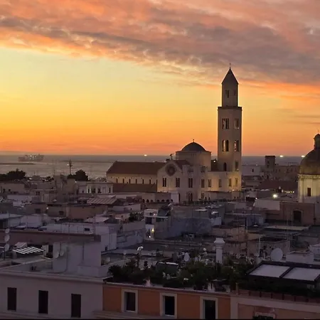 Tra Il Borgo Antico E Il Mare *