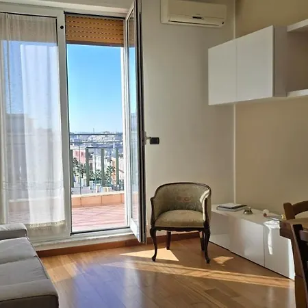 Tra Il Borgo Antico E Il Mare